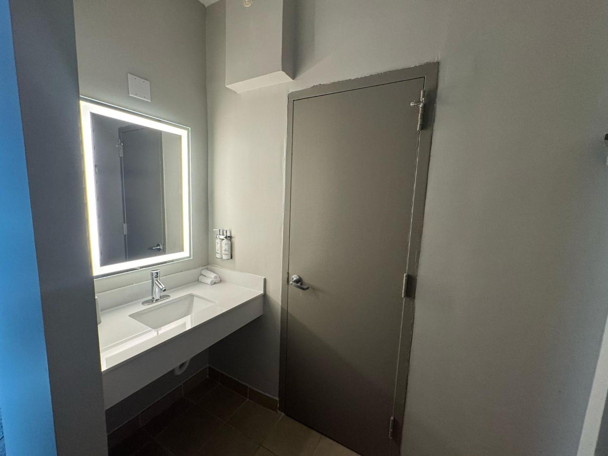 Holiday Inn Express & Suites - Atlanta Downtown By Ihg Екстериор снимка